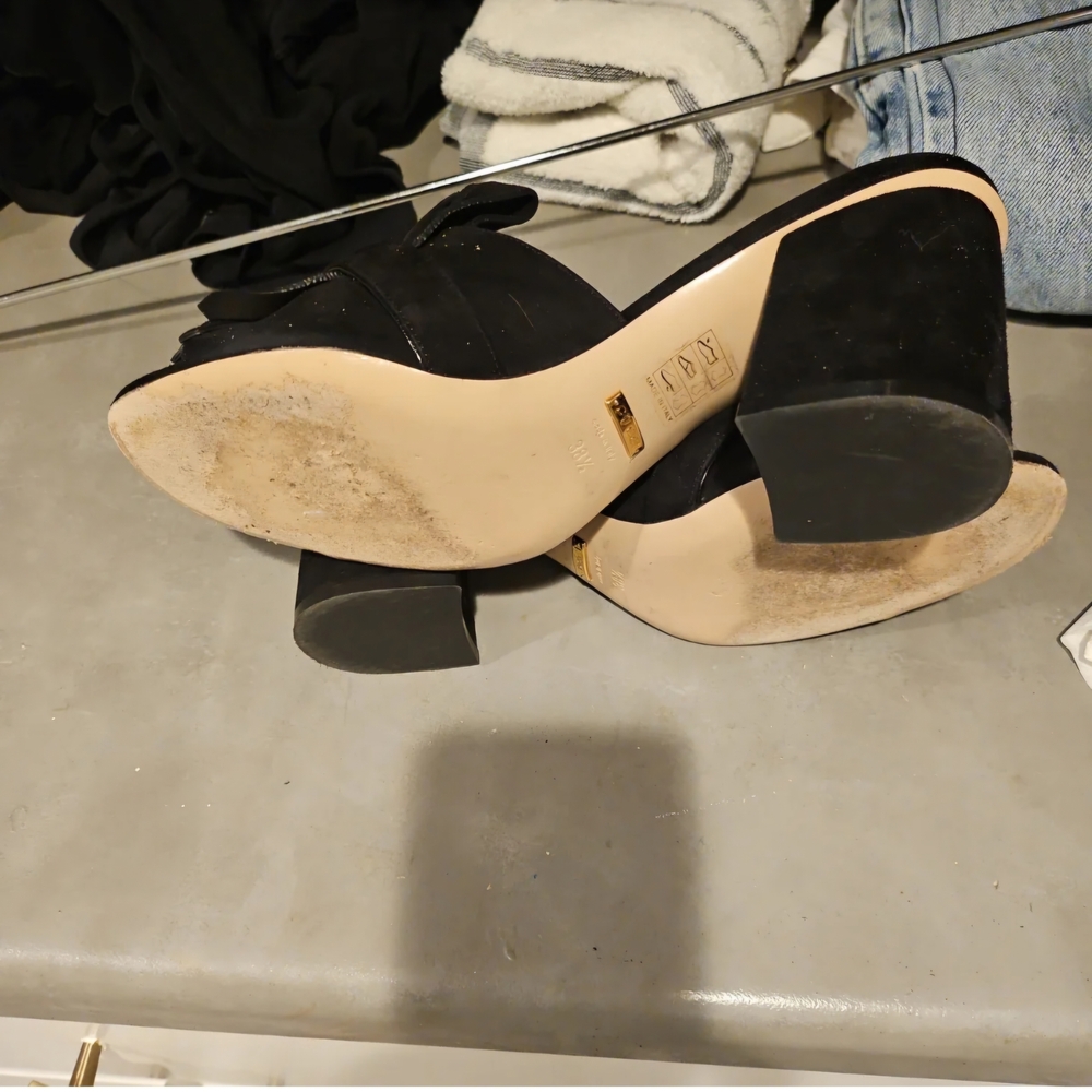 Gucci Black and Gold Mules with Luxurious Emblem - Picture 6 of 15